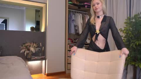 Snapshot of sashalore chatting on April 15, 2:40 am sashalore online show from April 15, 2:40 am