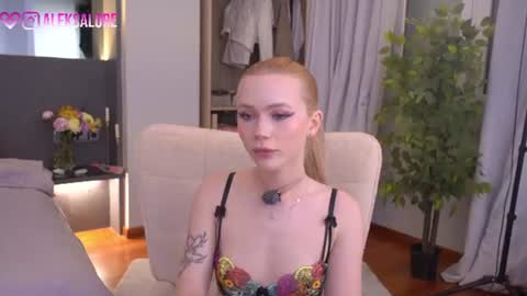 Snapshot of sashalore chatting on June 18, 3:07 am sashalore online show from June 18, 3:07 am