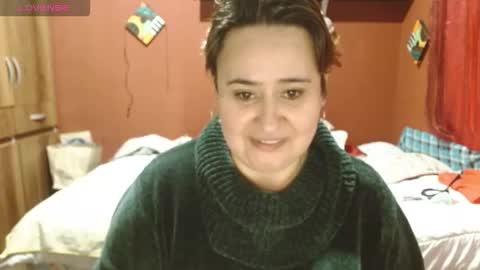 Snapshot of sasharosee2 chatting on October 28, 12:30 pm S A S H A R O S E online show from October 28, 12:30 pm