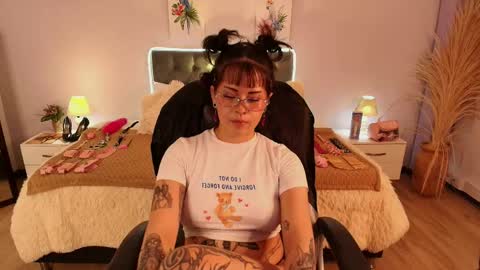 saskia_vellour online show from April 30, 7:09 pm