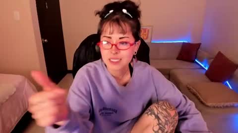 saskia_vellour online show from June 14, 5:20 am
