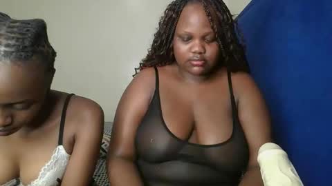 Snapshot of sassie_bee chatting on September 19, 6:41 pm sassie_bee online show from September 19, 6:41 pm