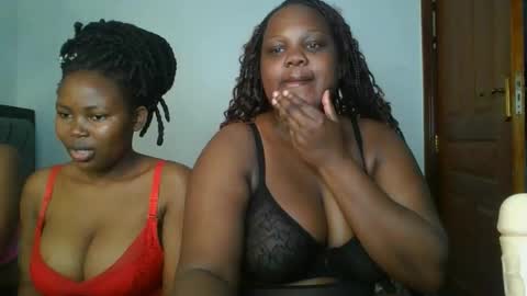 Snapshot of sassie_bee chatting on October 11, 5:33 pm sassie_bee online show from October 11, 5:33 pm