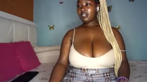 Snapshot of sassy100936 chatting on June 19, 5:23 am Spicyd online show from June 19, 5:23 am