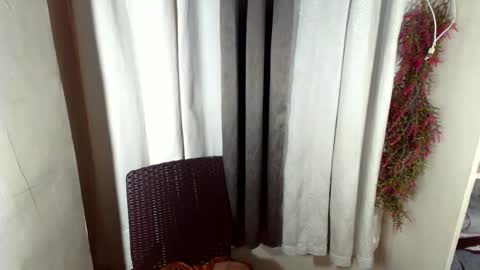 Snapshot of sassy_gurlxox chatting on December 3, 1:46 am sassy_gurlxox online show from December 3, 1:46 am