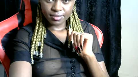 Snapshot of sassy_lyne chatting on June 19, 10:46 pm sassy_lyne online show from June 19, 10:46 pm