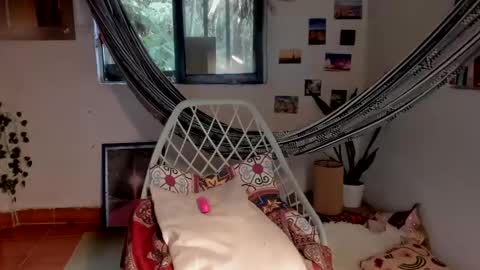 Snapshot of sassy_xyou chatting on March 12, 9:35 pm Ms. Oh   online show from March 12, 9:35 pm