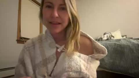 Sassyella online show from October 19, 4:13 am