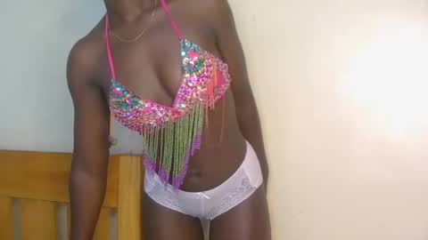 Snapshot of sassyleila chatting on July 17, 12:28 am sexxy one online show from July 17, 12:28 am