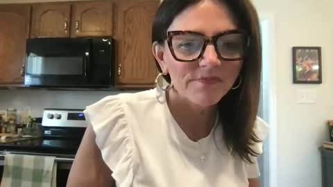 sassynsweetmilf online show from May 1, 3:27 pm