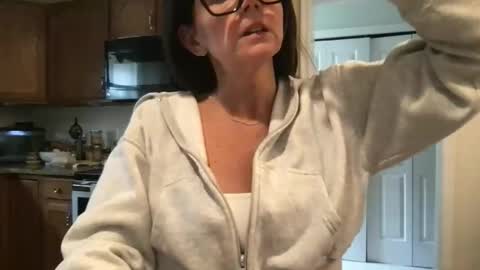 Snapshot of sassynsweetmilf chatting on May 22, 5:07 pm sassynsweetmilf online show from May 22, 5:07 pm