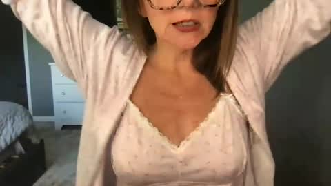 Snapshot of sassynsweetmilf chatting on June 16, 1:47 pm sassynsweetmilf online show from June 16, 1:47 pm