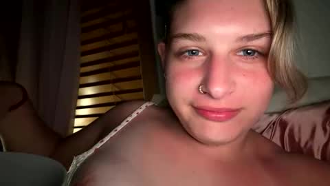 sassysquirtsmmm online show from March 26, 4:51 am