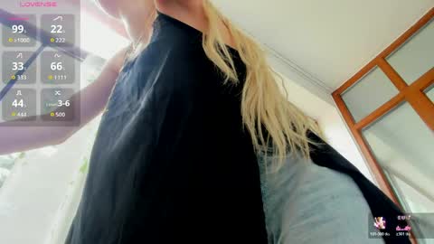 Snapshot of sassyt33n chatting on June 4, 8:20 am sassyt33n online show from June 4, 8:20 am
