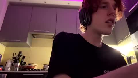 Snapshot of sat1sfaction chatting on January 31, 11:58 pm Kristof online show from January 31, 11:58 pm