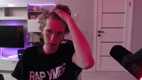 Snapshot of sat1sfaction chatting on March 3, 9:53 pm Kristof online show from March 3, 9:53 pm