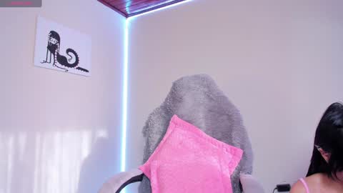    im expecting 300 thumbs up on my altar online show from January 13, 9:20 pm