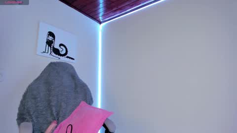    im expecting 300 thumbs up on my altar online show from January 16, 1:06 am