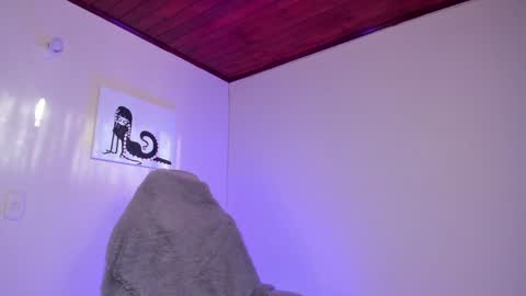    im expecting 300 thumbs up on my altar online show from January 23, 10:22 pm