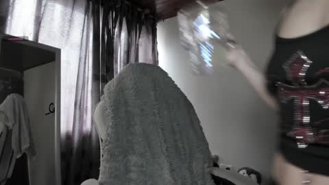    im expecting 300 thumbs up on my altar online show from February 4, 9:41 pm