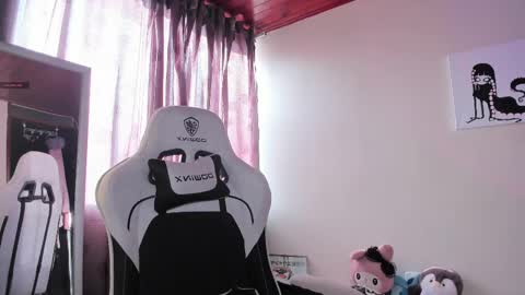    im expecting 300 thumbs up on my altar online show from February 19, 9:47 pm