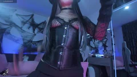    im expecting 300 thumbs up on my altar online show from October 11, 11:03 pm