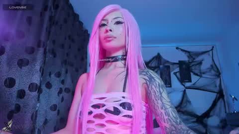    im expecting 300 thumbs up on my altar online show from October 26, 1:00 am