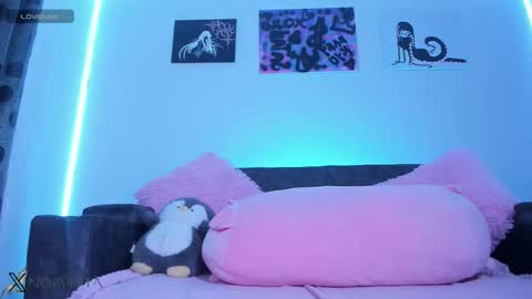    im expecting 300 thumbs up on my altar online show from November 17, 2:39 am