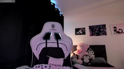    im expecting 300 thumbs up on my altar online show from June 22, 9:34 pm