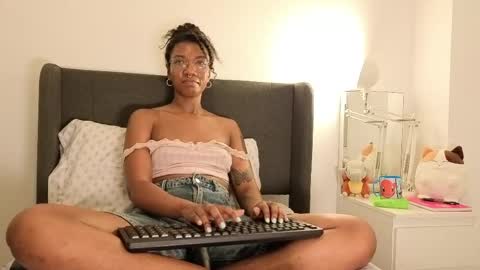 Snapshot of saturno_vibes chatting on June 3, 2:33 pm saturno_vibes online show from June 3, 2:33 pm