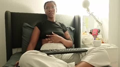 Snapshot of saturno_vibes chatting on July 28, 3:35 am saturno_vibes online show from July 28, 3:35 am