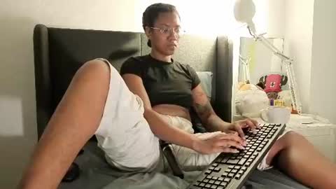 Snapshot of saturno_vibes chatting on July 28, 1:10 pm saturno_vibes online show from July 28, 1:10 pm