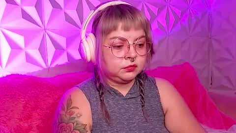 Gina George online show from November 9, 10:08 pm