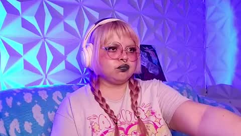 Gina George online show from April 29, 2:37 am