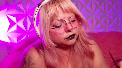 Snapshot of satyn_doll chatting on May 5, 12:40 am Gina George online show from May 5, 12:40 am