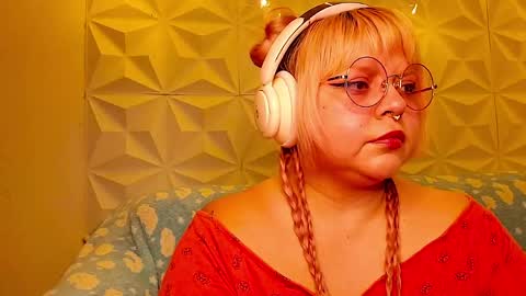 Snapshot of satyn_doll chatting on May 10, 10:15 pm Gina George online show from May 10, 10:15 pm