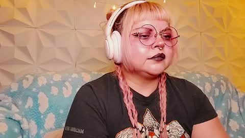Snapshot of satyn_doll chatting on May 15, 11:23 pm Gina George online show from May 15, 11:23 pm