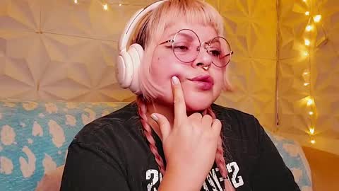 Snapshot of satyn_doll chatting on May 20, 1:34 am Gina George online show from May 20, 1:34 am