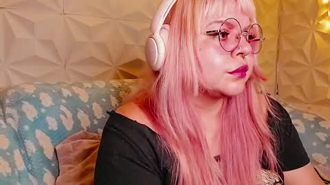 Snapshot of satyn_doll chatting on June 10, 12:33 am Gina George online show from June 10, 12:33 am