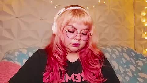 Snapshot of satyn_doll chatting on July 1, 12:12 am Gina George online show from July 1, 12:12 am