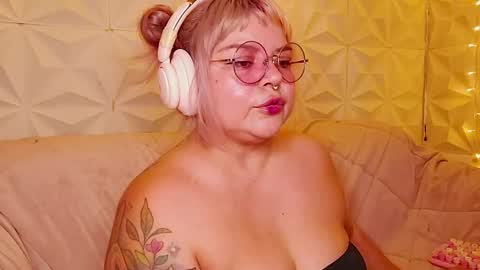 Snapshot of satyn_doll chatting on August 2, 11:47 pm Gina George online show from August 2, 11:47 pm