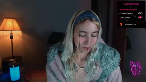 Snapshot of saucy_jenn1 chatting on December 29, 3:22 am I AM JENN  online show from December 29, 3:22 am