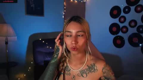 Snapshot of saucy_jenn1 chatting on February 21, 5:02 am I AM JENN  online show from February 21, 5:02 am