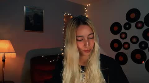 Snapshot of saucy_jenn1 chatting on February 23, 11:25 pm I AM JENN  online show from February 23, 11:25 pm