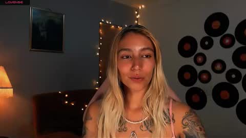 Snapshot of saucy_jenn1 chatting on March 2, 4:28 am I AM JENN  online show from March 2, 4:28 am