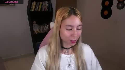 Snapshot of saucy_jenn1 chatting on October 17, 4:26 am I AM JENN  online show from October 17, 4:26 am