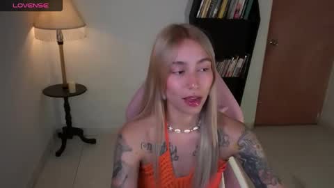 Snapshot of saucy_jenn1 chatting on January 16, 2:04 am I AM JENN online show from January 16, 2:04 am