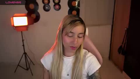 Snapshot of saucy_jenn1 chatting on April 11, 3:44 am I AM JENN online show from April 11, 3:44 am