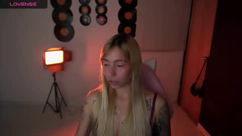 Snapshot of saucy_jenn1 chatting on April 12, 3:44 am I AM JENN online show from April 12, 3:44 am