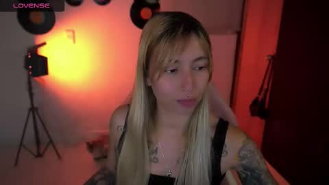 Snapshot of saucy_jenn1 chatting on April 18, 2:59 am I AM JENN online show from April 18, 2:59 am